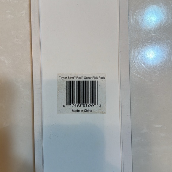 Taylor Swift Guitar Pick Set - Picture 2 of 2